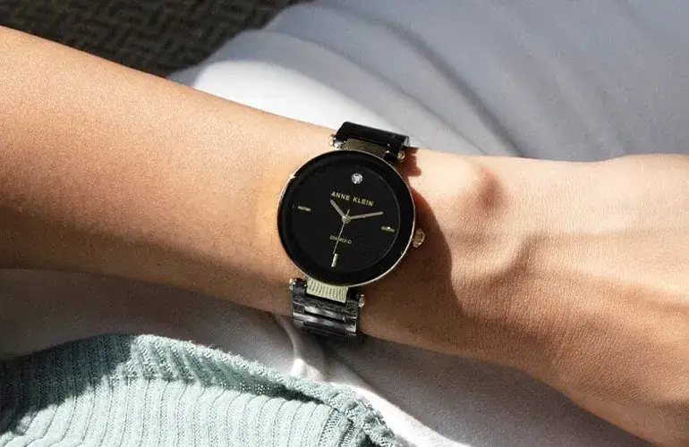 Najlepsze marki zegarków damskich - wybierz idealny model dla siebie