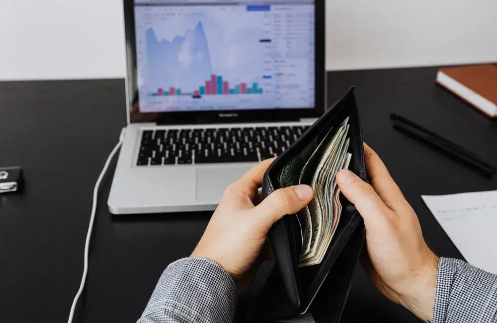 Ile można zarobić na giełdzie kryptowalut? Poznaj metody i ryzyko inwestycji