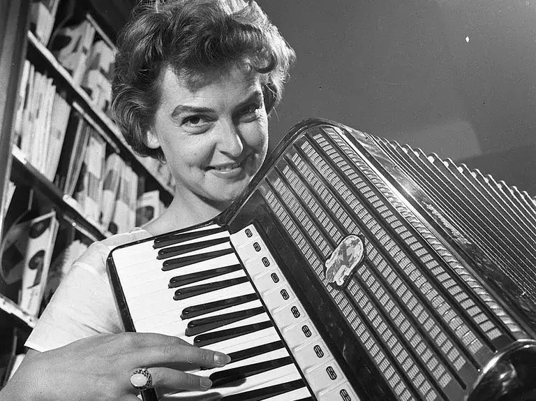 Kto śpiewał złoty pierścionek? Poznaj historię Rena Rolskiej