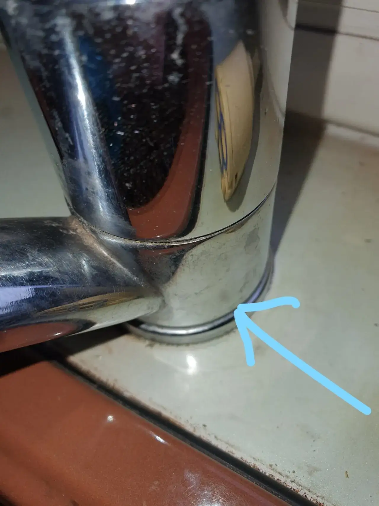 Jak łatwo odkręcić kran w umywalce bez uszkodzeń i problemów – krok po kroku