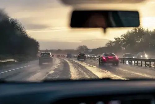 Jakie światła w samochodzie? Poznaj ich funkcje i zastosowanie