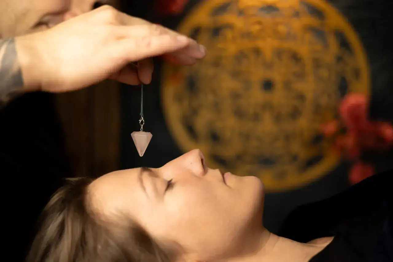 Czakra serca objawy: jak rozpoznać problemy i uniknąć cierpienia