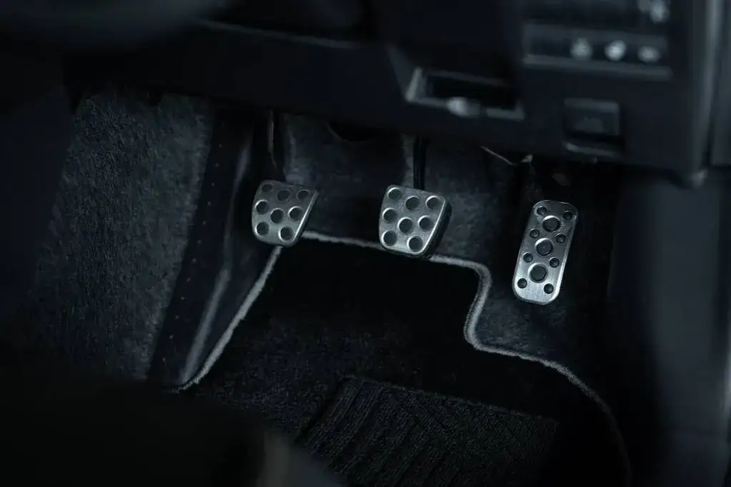 Sprzęgło jak używać: uniknij najczęstszych błędów podczas jazdy