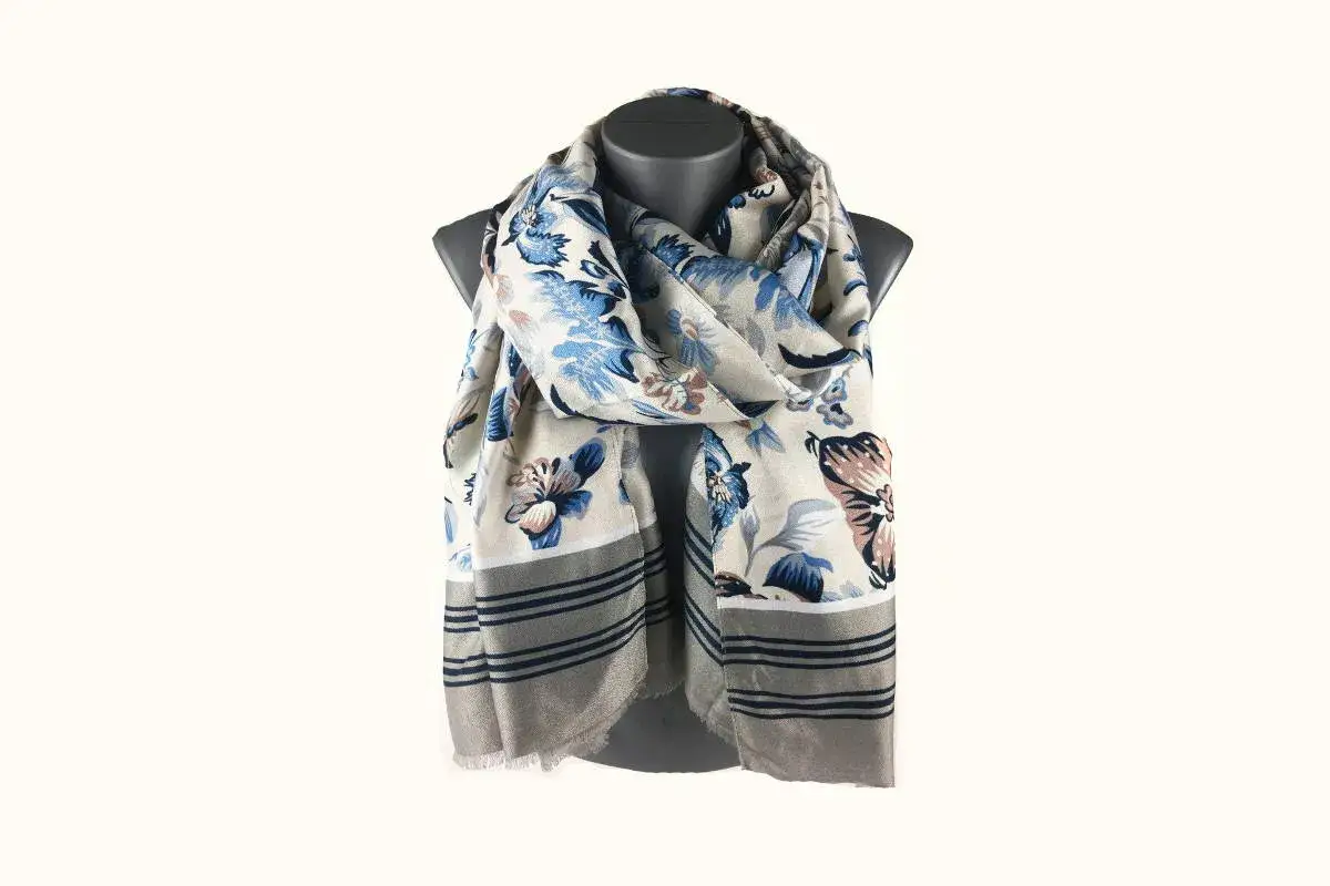 Jak wiazać szaliki i apaszki - 10 stylowych sposobów na każdą porę roku