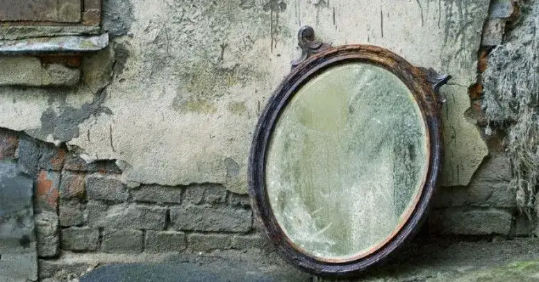 Jak odnowić lustro - skuteczne metody na przywrócenie blasku