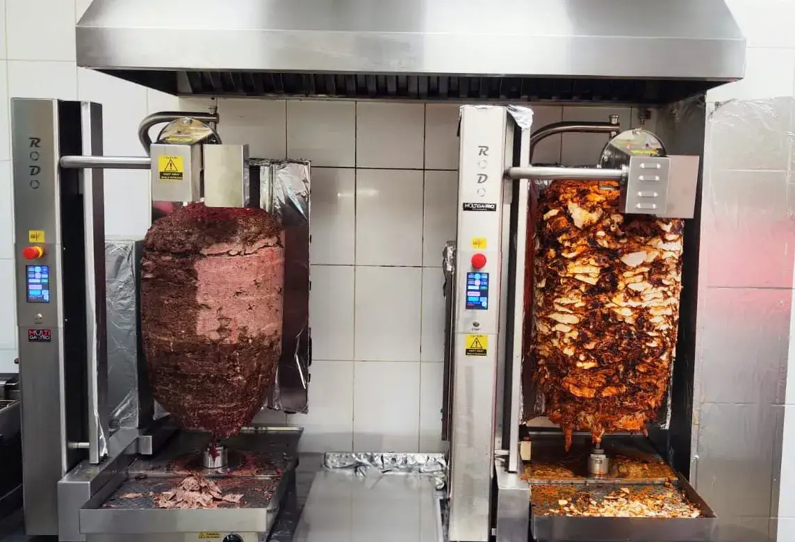 Jak wybrać opiekacz do kebaba? Praktyczny poradnik dla gastronomii