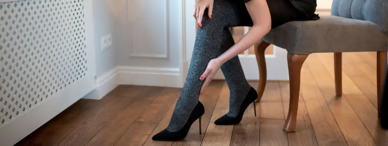 Jak zakładać rajstopy bez uszkodzeń - uniknij zaciągnięć i błędów