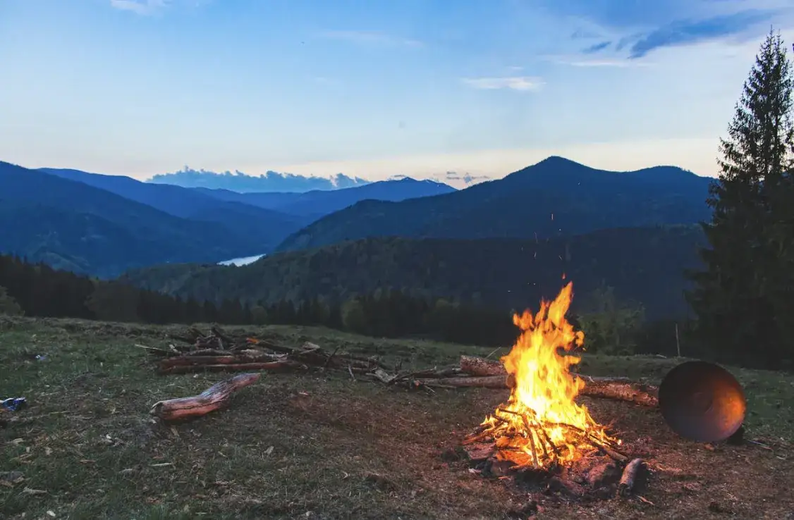 Jak przygotować się na kemping? Kilka trików, które warto znać