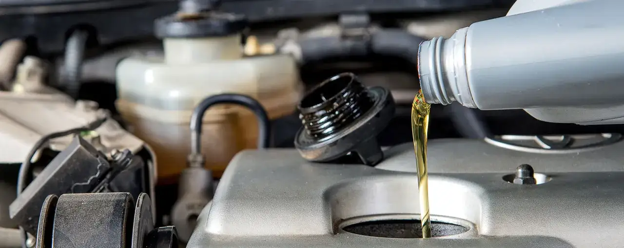 Ile trwa wymiana oleju w serwisie? Sprawdź, zanim umówisz wizytę