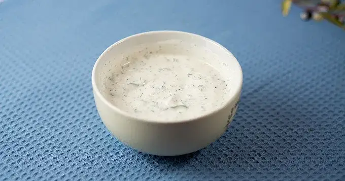 Ingrédients essentiels pour une sauce César délicieuse et authentique