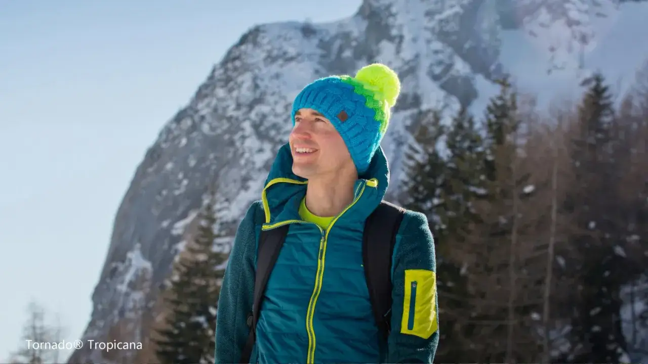 Nie tylko dla kibiców. Dlaczego Polacy pokochali czapki od Kamila Stocha?