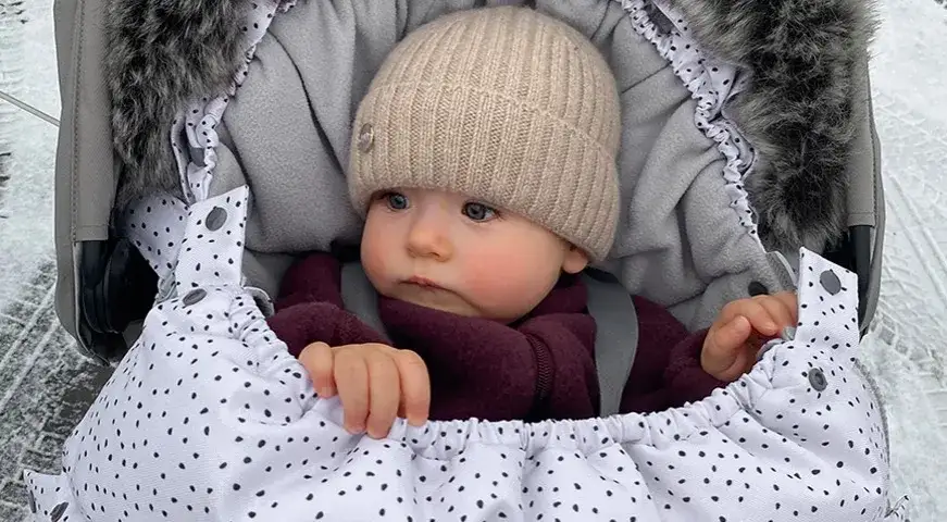 Czy dziecko z katarem i kaszlem może wychodzić na dwór? Sprawdź, co warto wiedzieć.