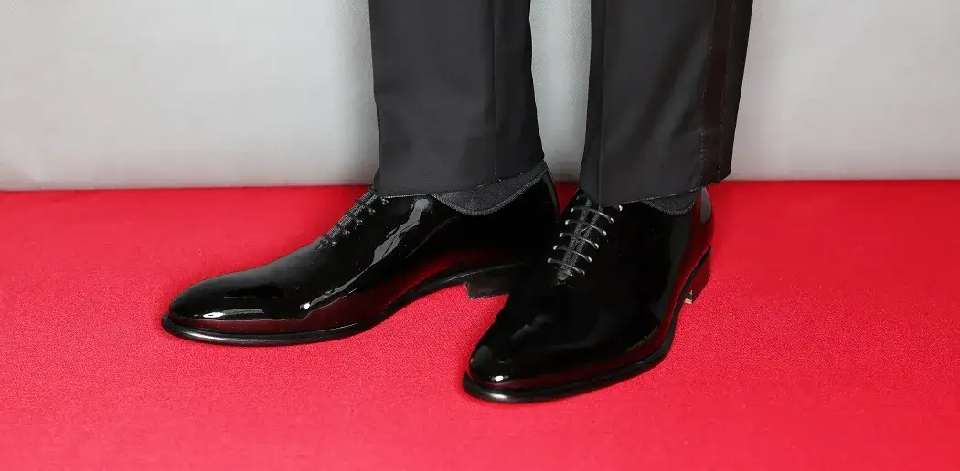 Jakie buty do czarnego smokingu? Unikaj najczęstszych błędów w stylu