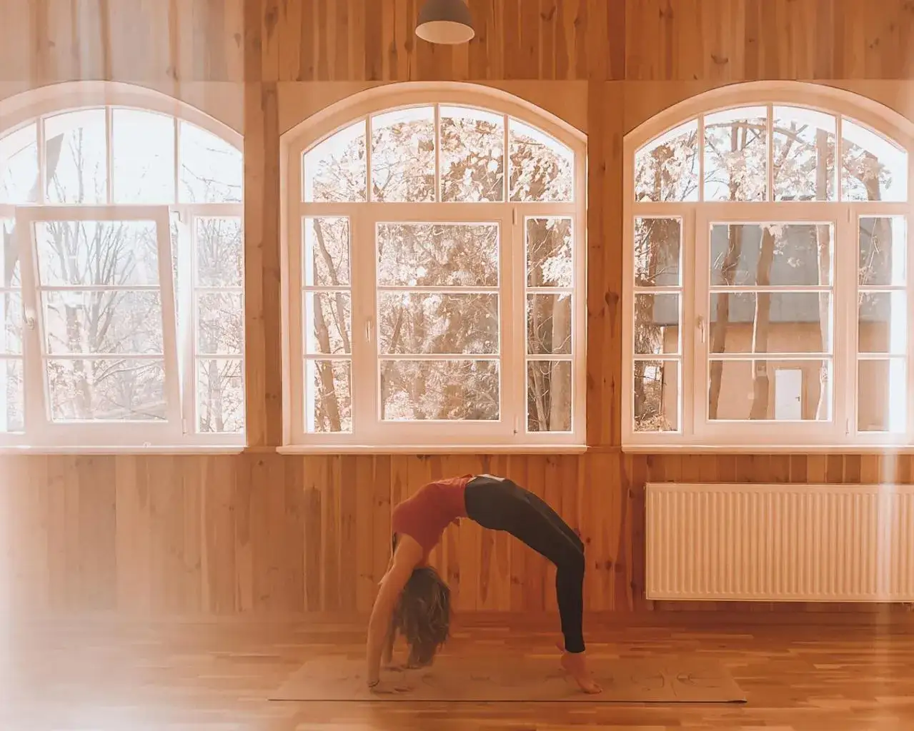 Jak zostać nauczycielem jogi - kluczowe kroki i certyfikaty, które musisz znać