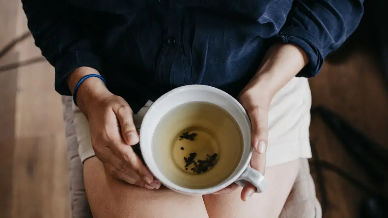 Jak herbata na nudności może złagodzić twoje dolegliwości trawienne