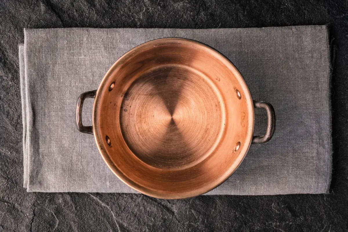 Czy naczynia miedziane są zdrowe? Odkryj ich ukryte zagrożenia