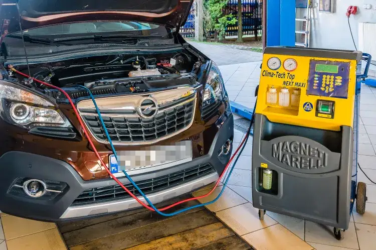 Ile kosztuje nabicie klimatyzacji samochodowej? Zobacz, co wpływa na ceny.