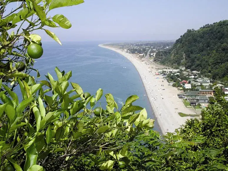 Gruzja kiedy jechać: uniknij tłumów i wybierz idealny czas na wizytę