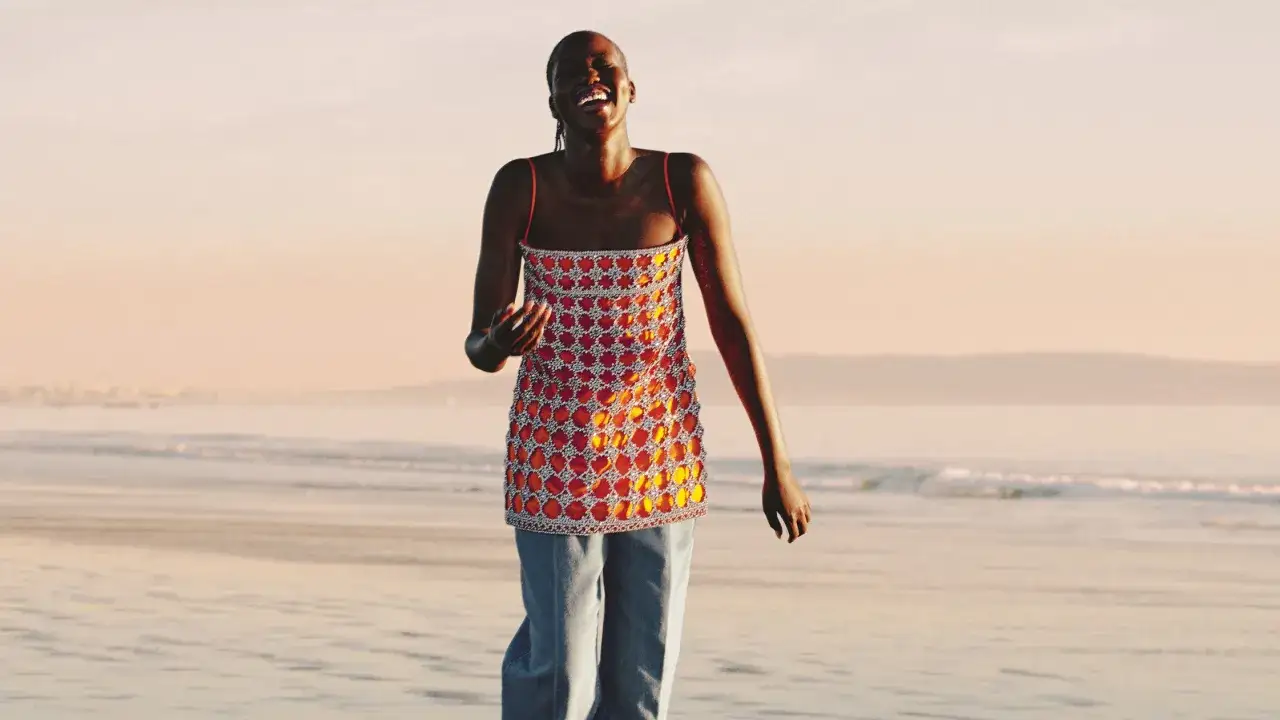 Vestidos con pantalón: Inspírate en la tendencia que no debes perderte