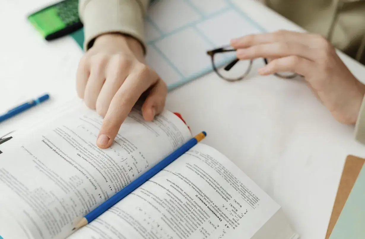 Matematyka, literatura i hazard – jak pisarze opisują prawdopodobieństwo i co z tego wynika