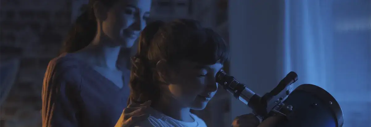 Jakie urządzenia pozwalają obserwować zjawiska atmosferyczne i jak je wykorzystać