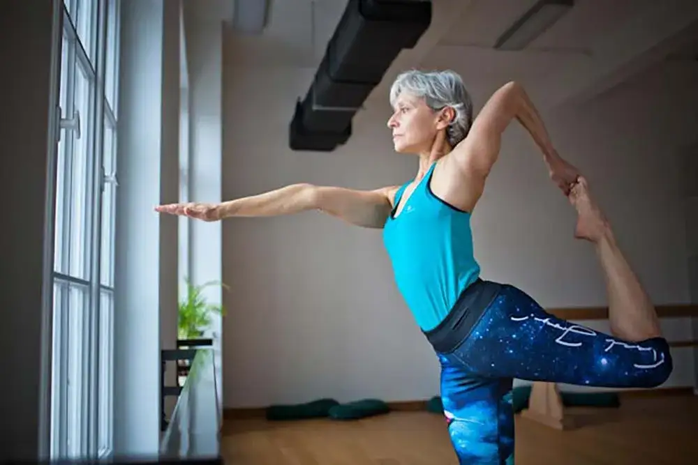 Najlepszy strój do jogi: jak wybrać wygodne ubrania do każdego rodzaju ćwiczeń