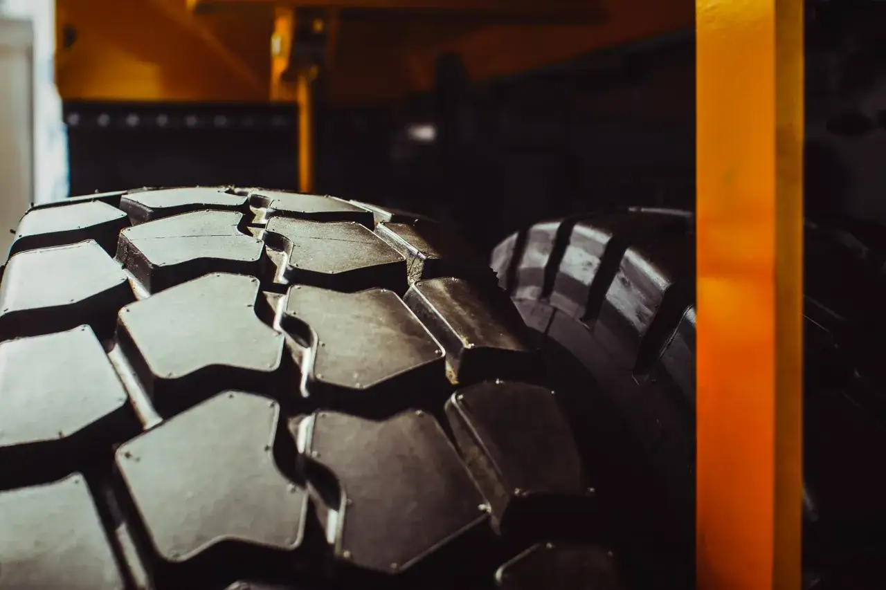 Ile kosztuje bieżnikowanie opony? Ceny, które Cię zaskoczą