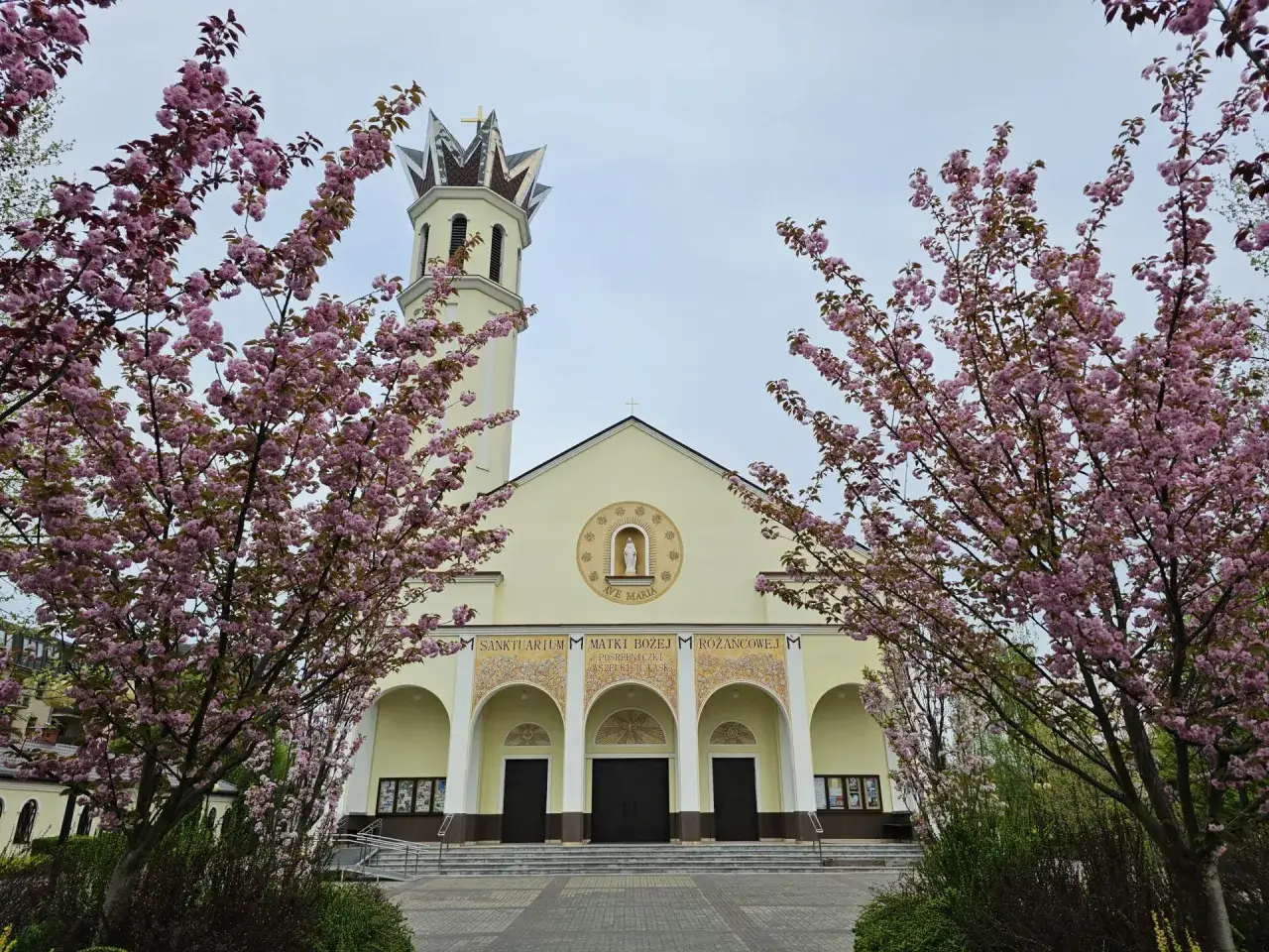 Sanktuarium Piaseczno: Historia, cuda i tajemnice miejsca kultu