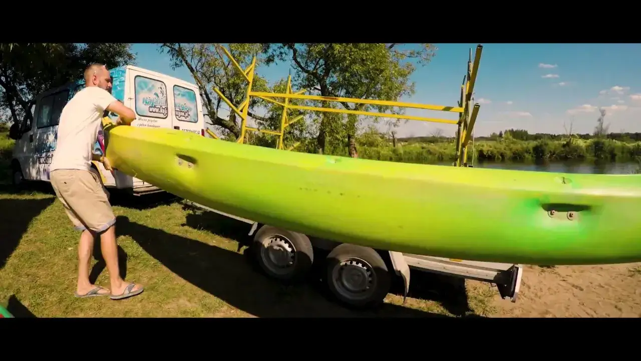 Spływy kajakowe pod lasem – odkryj piękno Małej Panwi i jej trasy