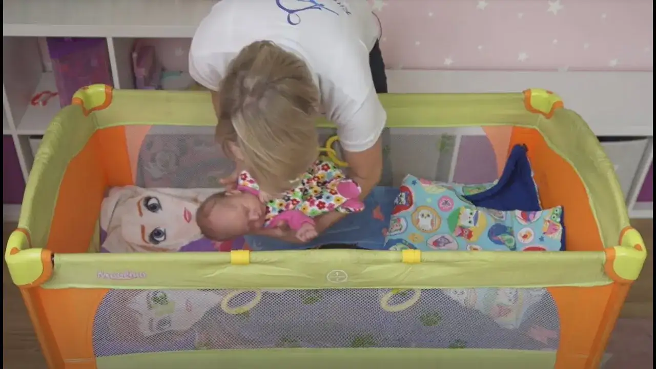 Jak odkładać dziecko do łóżeczka, by uniknąć problemów ze snem