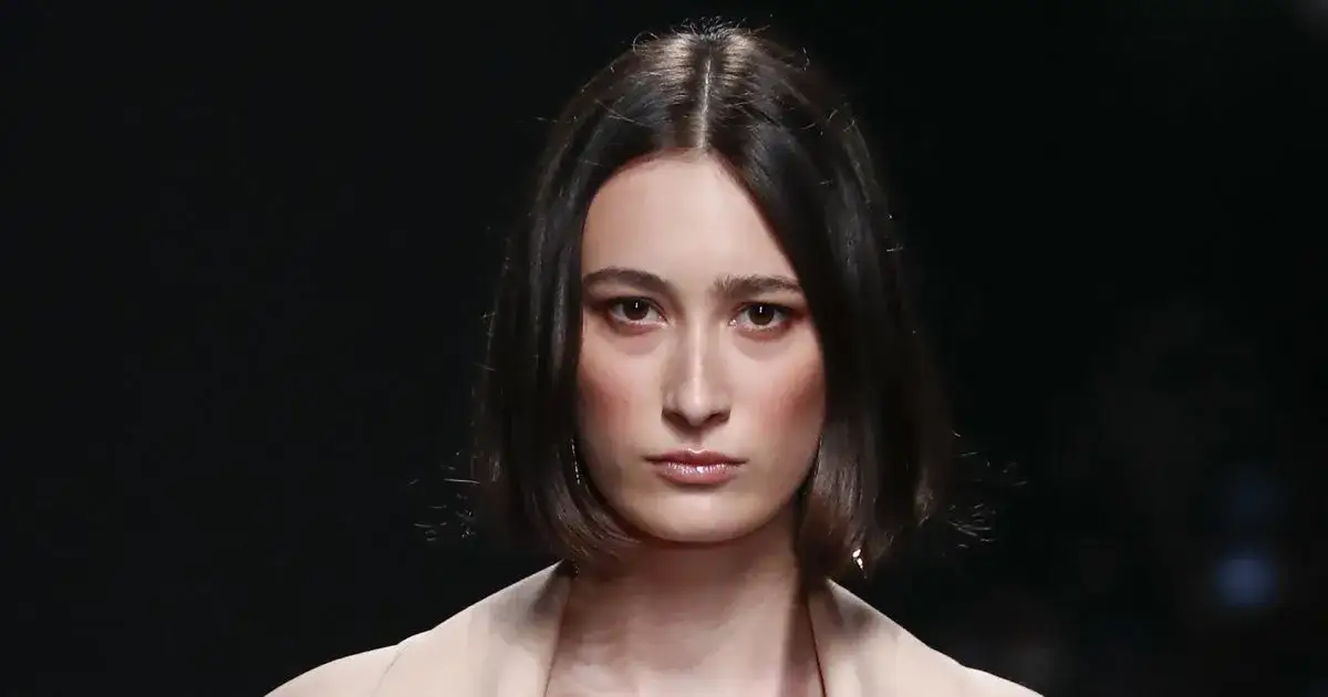 Jaka modna fryzura? Poznaj najpiękniejsze trendy na sezon!