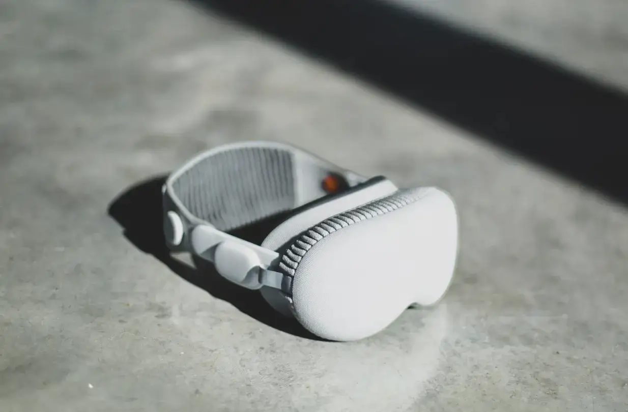 Przyszłość aplikacji: AR‑okulary dla cyber‑atletów i ochrona przed oszustami