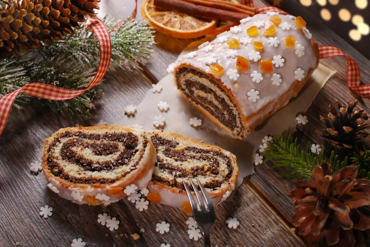 Jak zrobić idealny makowiec na święta? Sprawdzony przepis krok po kroku