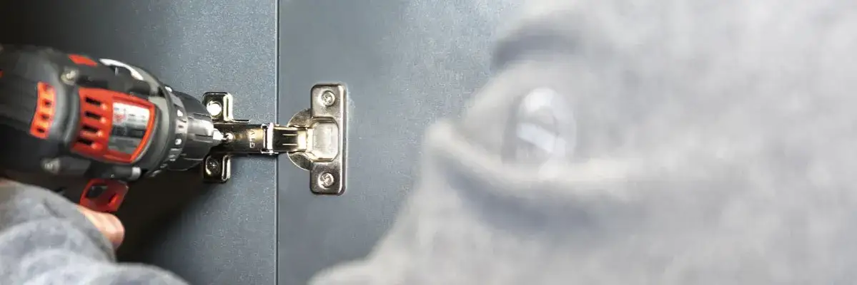 Jak zamontować zawiasy puszkowe - proste kroki, aby uniknąć błędów