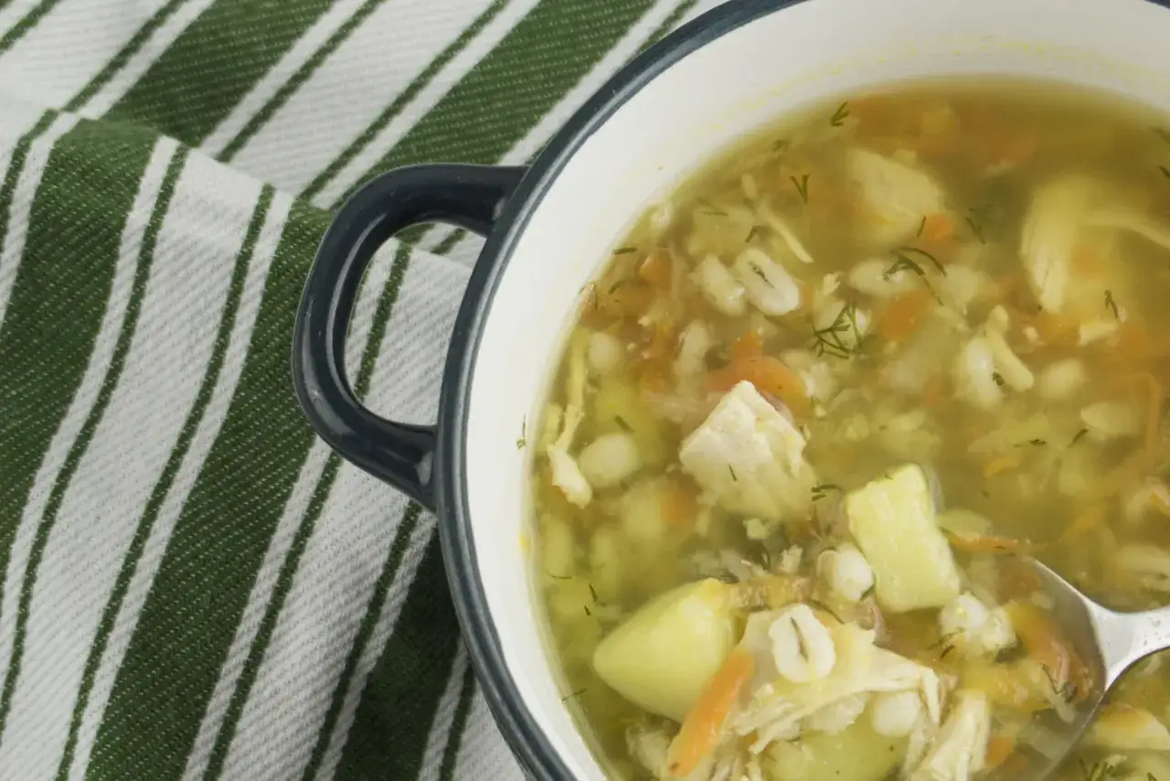 Zupa krupnik fit: przepis na zdrową i smaczną dietę bez wyrzeczeń