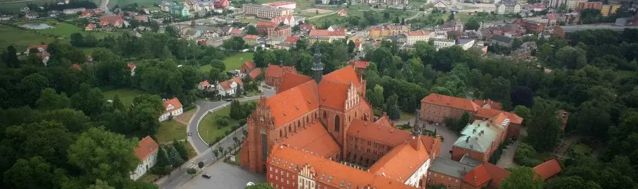 Gdzie leży Pelplin? Odkryj jego lokalizację i ciekawe miejsca