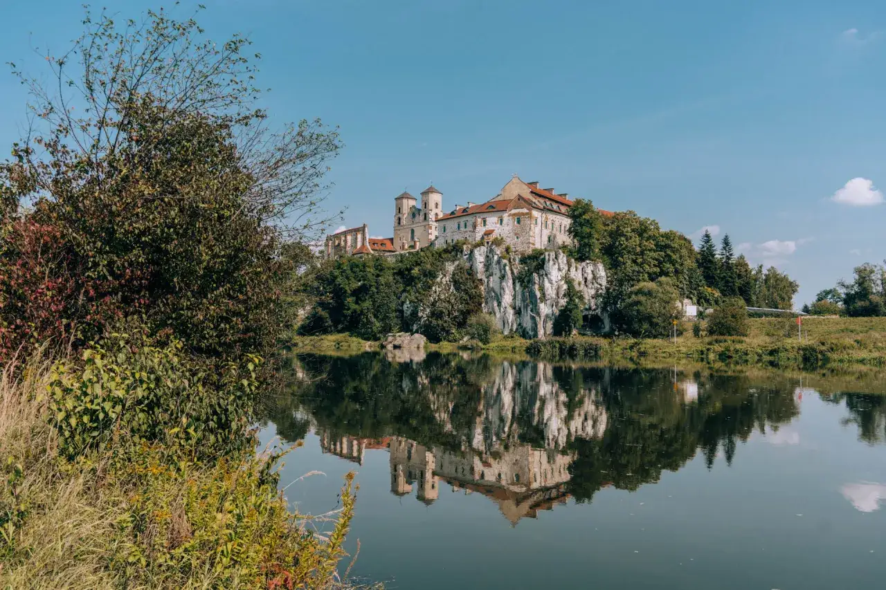 Tyniec atrakcje: odkryj niezwykłe miejsca i historie, które zachwycają
