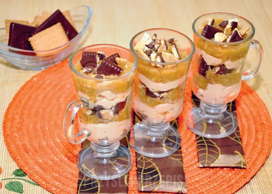 Szarlotka w pucharkach: czy naprawdę jest pyszna czy przepyszna?