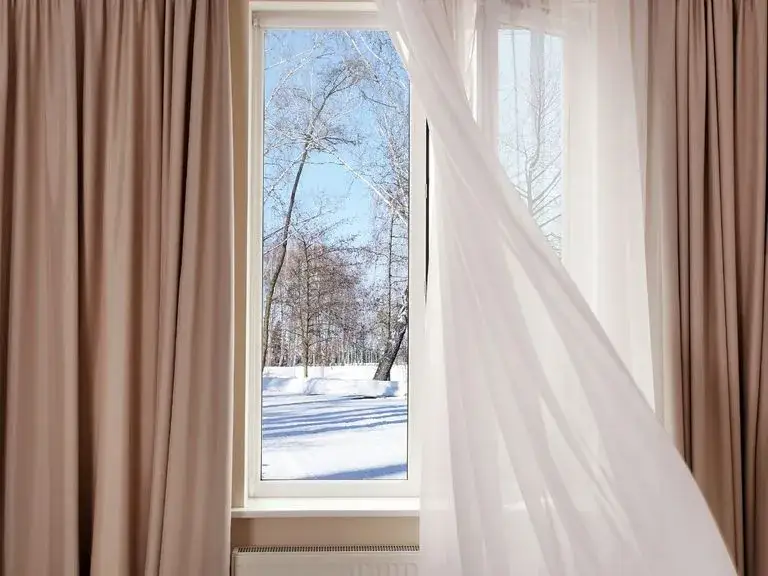 Jak uszczelnić okna domowym sposobem i zaoszczędzić na ogrzewaniu