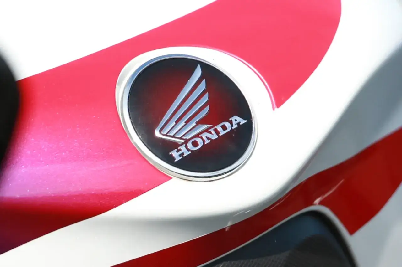 Honda skąd pochodzi? Poznaj zaskakującą historię tej marki