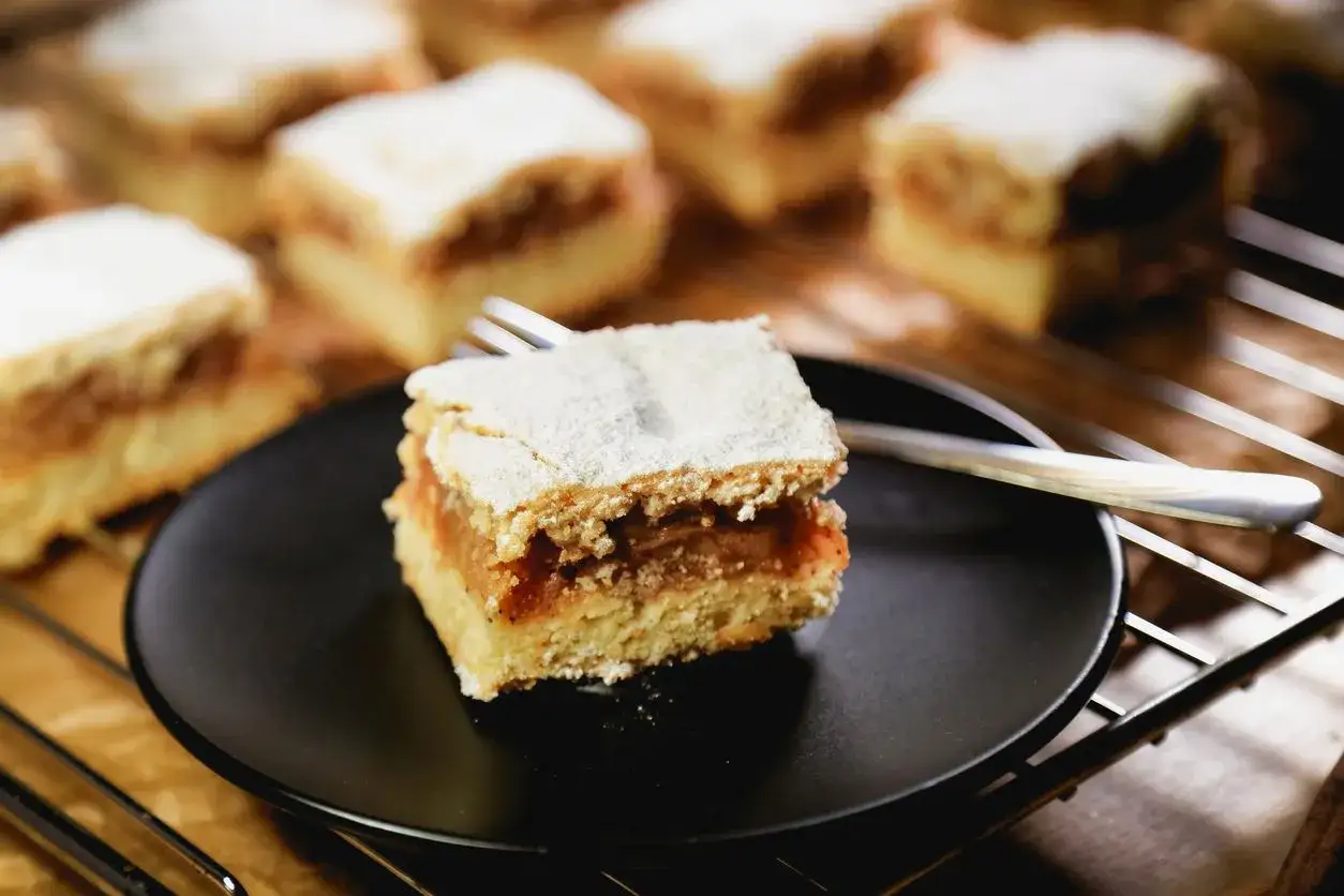 Czy szarlotka tuczy? Odkryj prawdę o kaloriach i zdrowiu