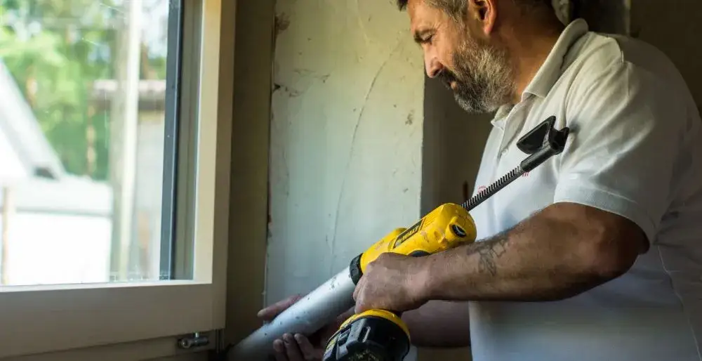 Czym obrobić okna od wewnątrz, aby uniknąć najczęstszych błędów?