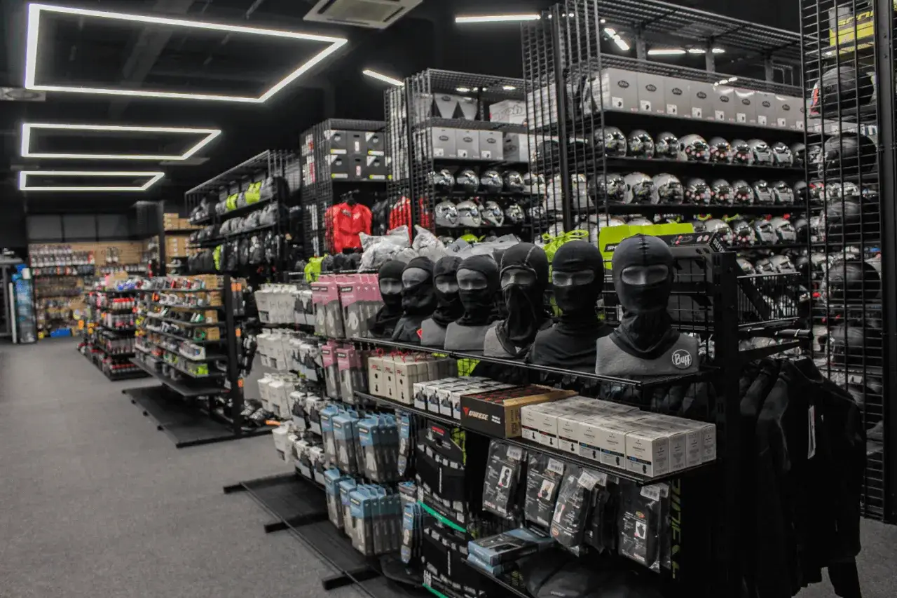 Jaka kominiarka motocyklowa na lato, aby uniknąć dyskomfortu?