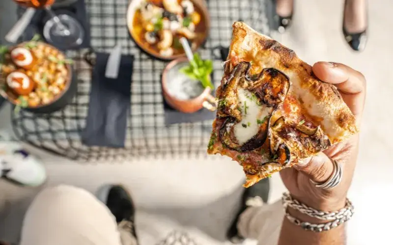 Gdzie zjeść w Szczytnie? Odkryj najlepsze lokale na posiłek