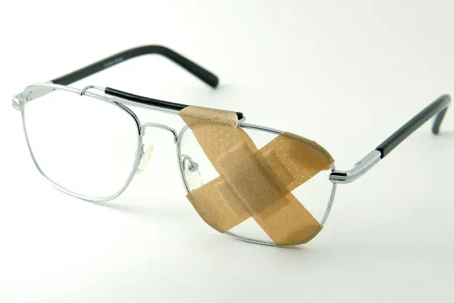 Ile kosztuje wymiana oprawek w okularach? Sprawdź ceny i materiały