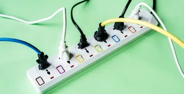 Czy listwa antyprzepięciowa chroni przed piorunem? Oto prawda!