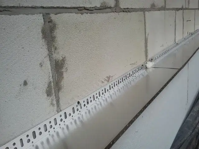 Jak prawidłowo zamontować listwę startową do styropianu: 5 kluczowych zasad