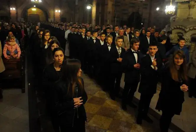 Jak wybrać imię do bierzmowania, które naprawdę ma znaczenie?