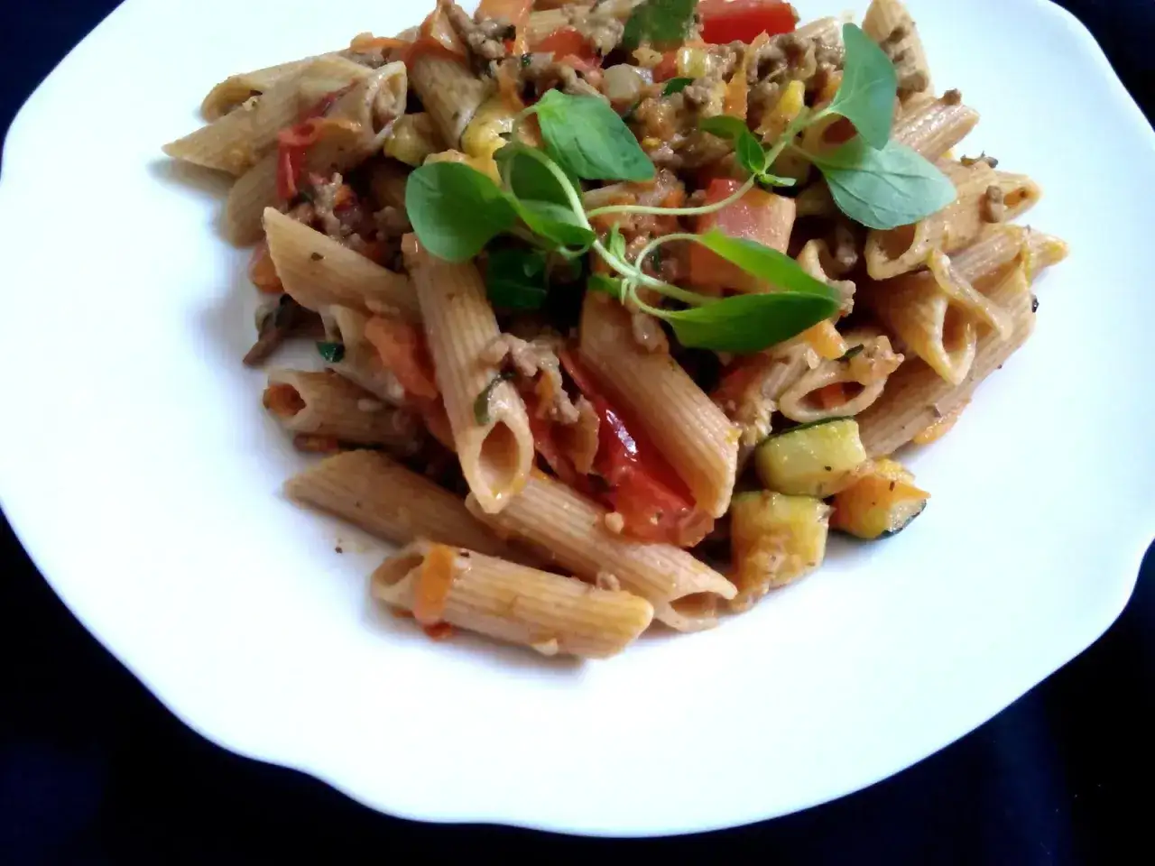 Szybki przepis na penne z mięsem mielonym, który zachwyci każdego