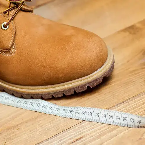 Jak dobrać numer buta, aby uniknąć niewygodnych zakupów obuwia